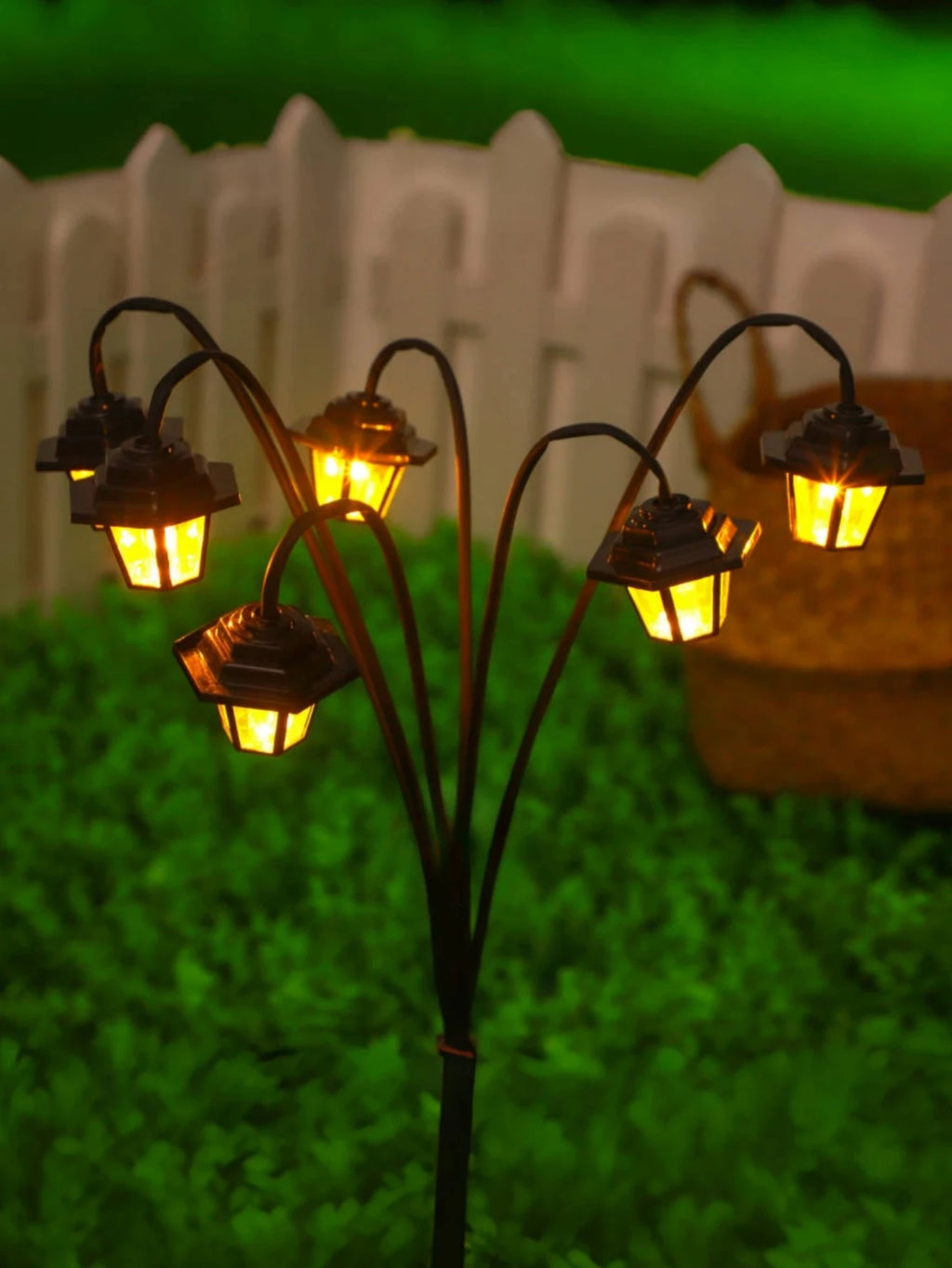 Solar Retro Lantern – Vintage Garden & Courtyard Street Lamp