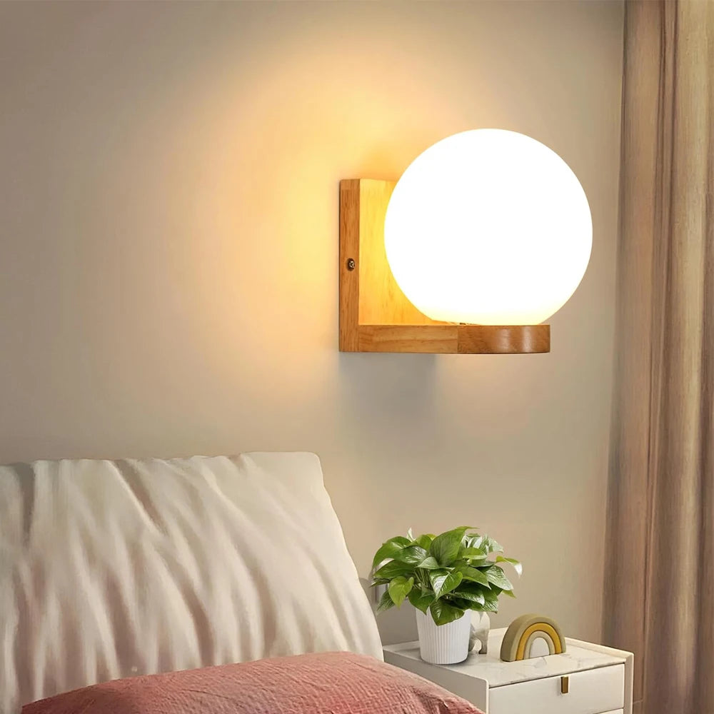Nordijska zidna lampa E27 — drvo i staklo | AlohaHome
